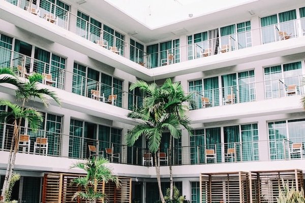 Les avantages et les inconvénients de séjourner dans un hôtel : Tout ce que vous devez savoir !