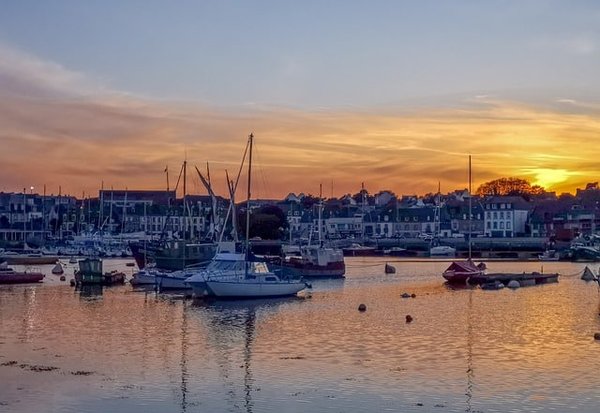 Comment dénicher une promotion disponible pour une location de vacances en camping 5 étoiles à Concarneau dans le Finistère?