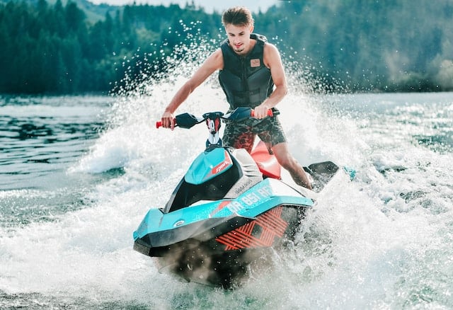Comment découvrir le jet ski à Annecy en toute sécurité sur le lac d’Annecy ?