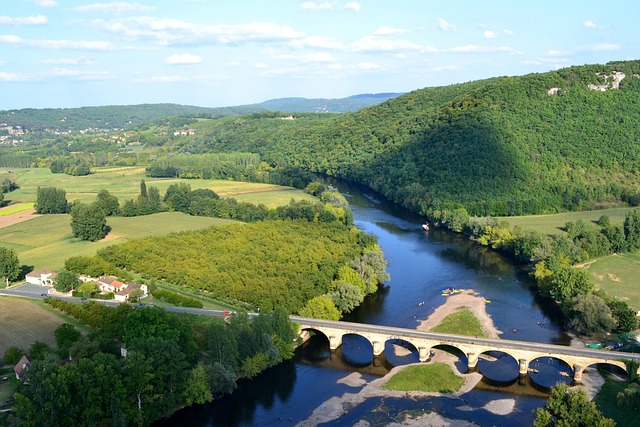 Top 10 des emplacements de camping pas chers en Dordogne pour des vacances mémorables !